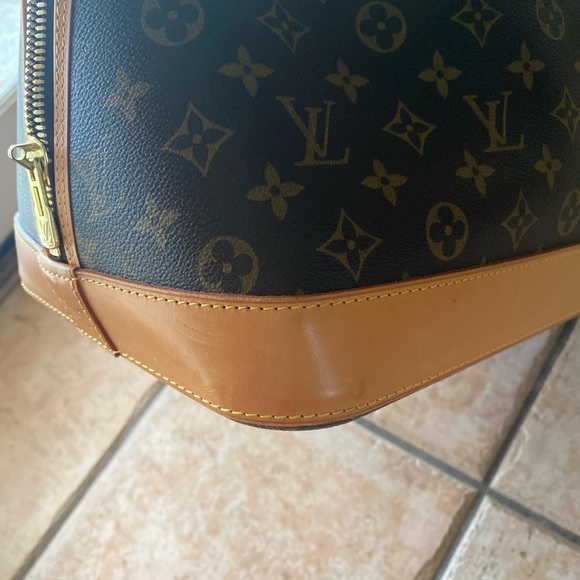 TRENDING Maxi Bags: Louis Vuitton Alma Voyage - Picture 9 of 16